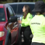 Veículo de emergência e motocicleta em cena de acidente de trânsito em Araguaína, destacando a gravidade da letalidade viária.