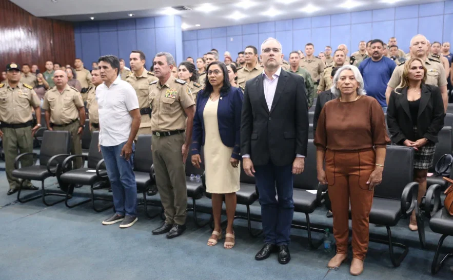 Lançamento do projeto 'De Homem para Homem' da PMTO com oficiais e civis, ao lado da banda musical da corporação com novos instrumentos.