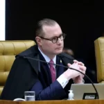 Documentos de um relatório parcial da Polícia Federal sobre movimentação financeira investigada na Operação Máximus